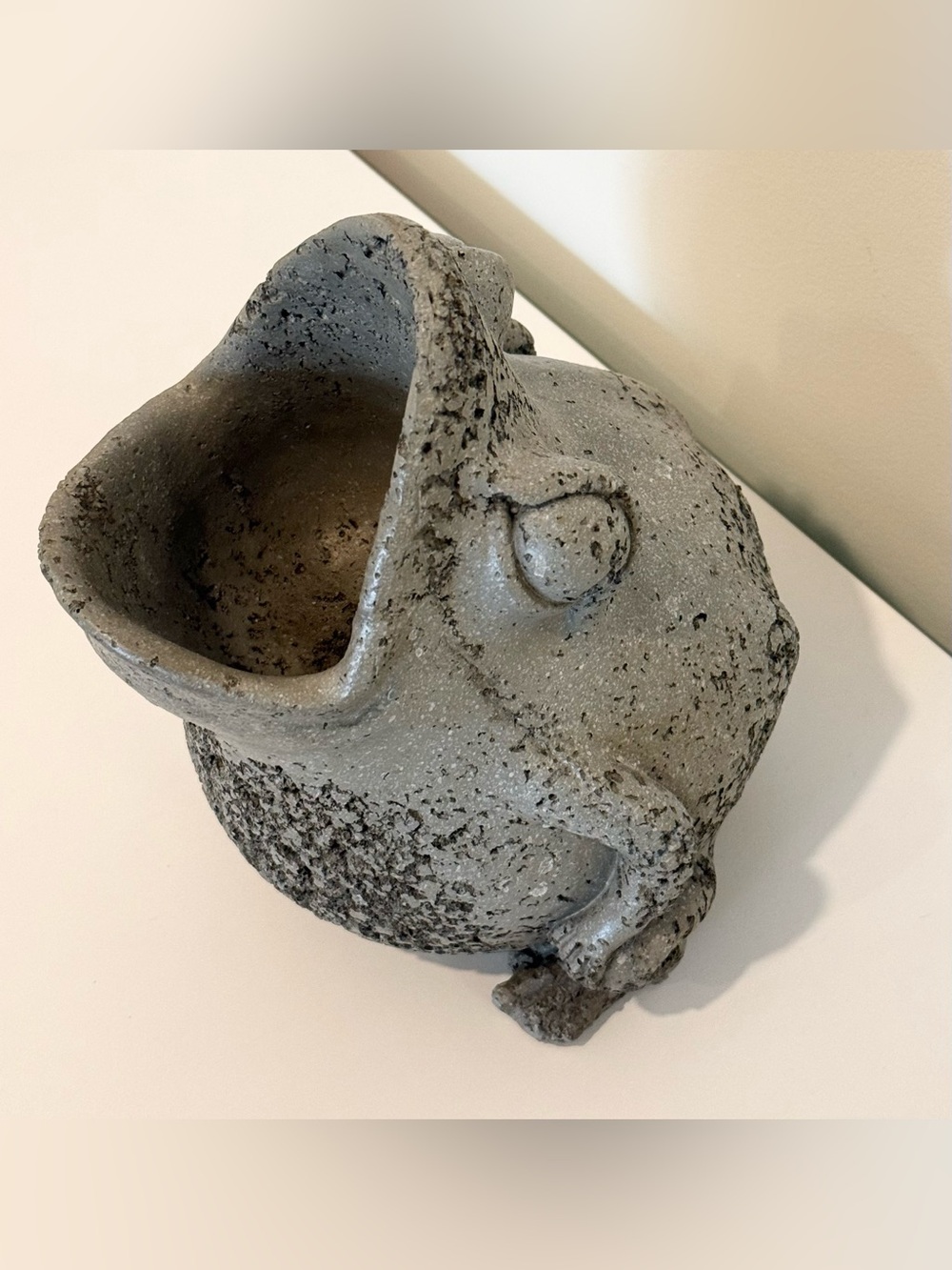 Frog / toad open mouth statue / planter